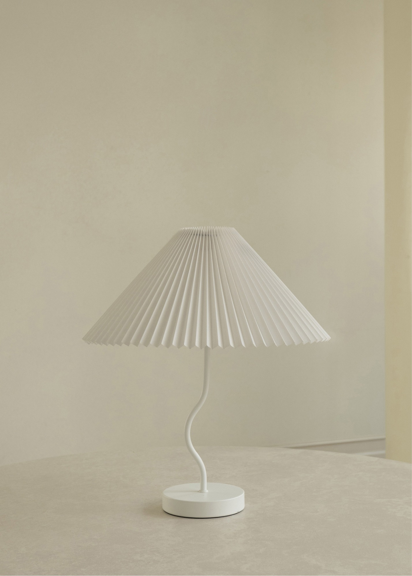 Pleated Stand Lamp White M