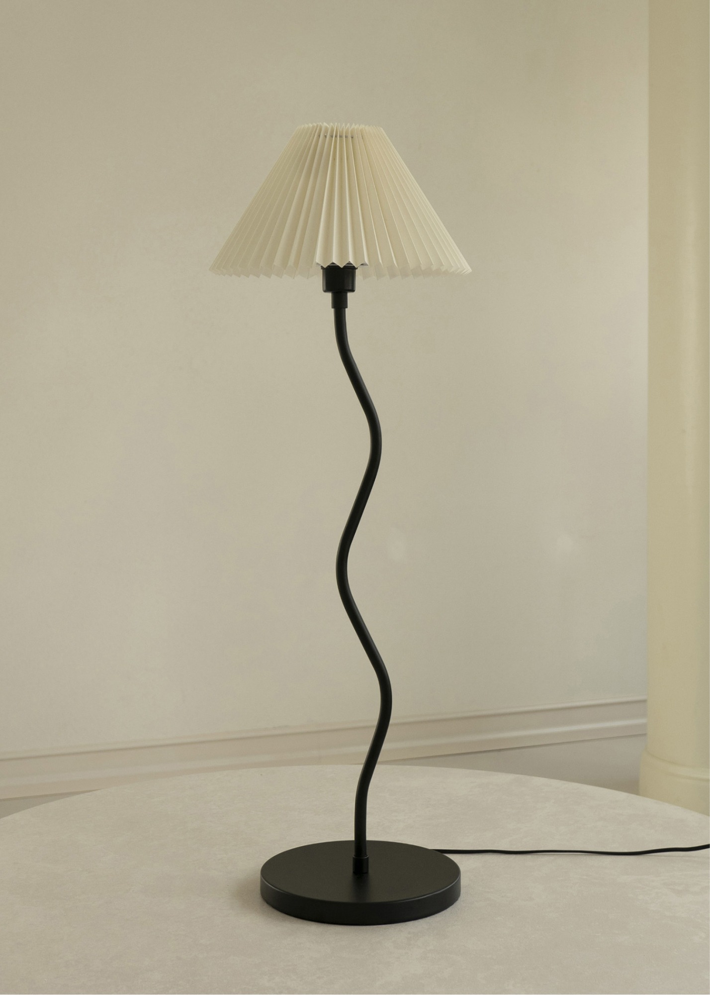 Spiral Medium Stand Lamp Black