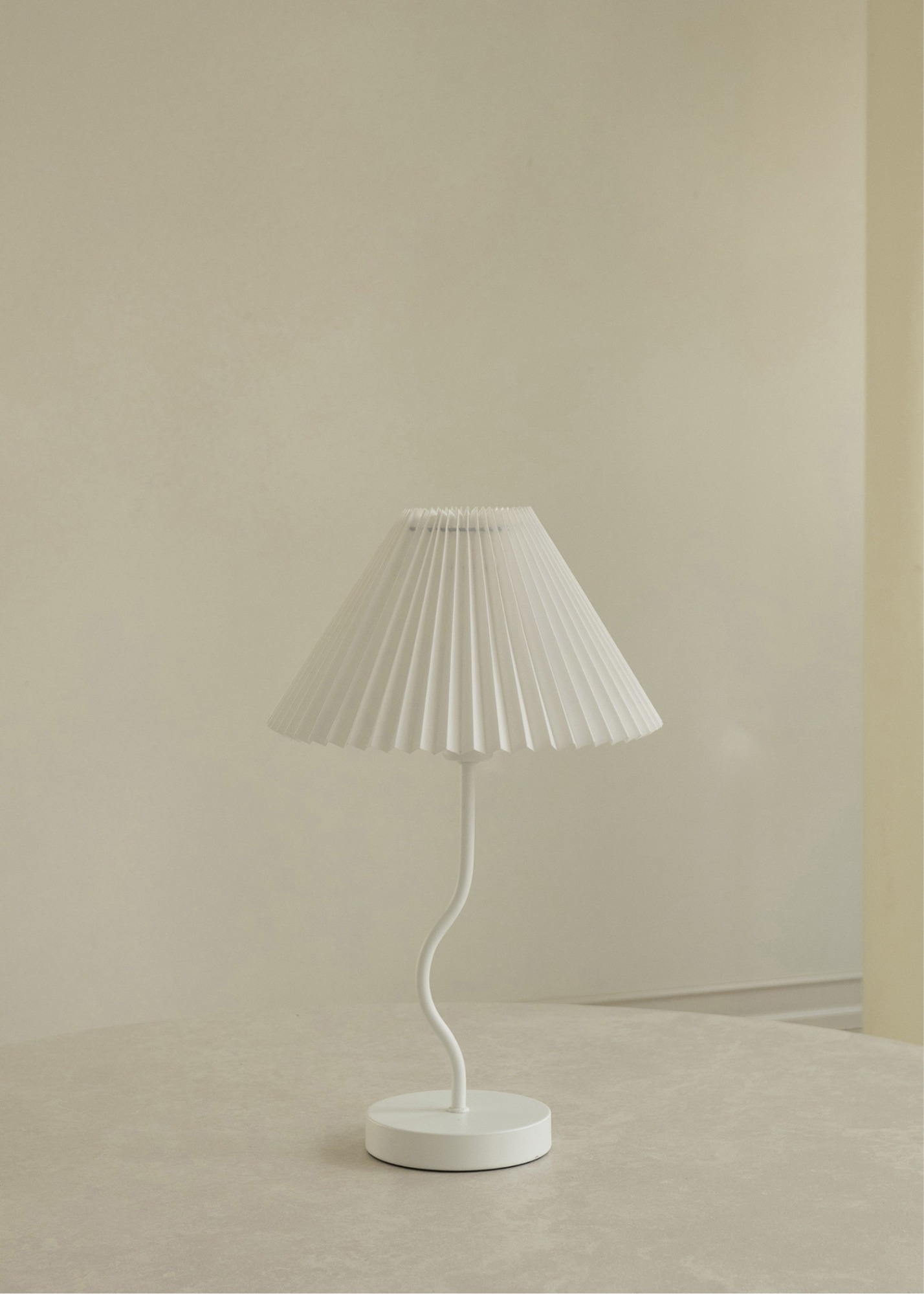 Pleated Stand Lamp White S 리퍼브