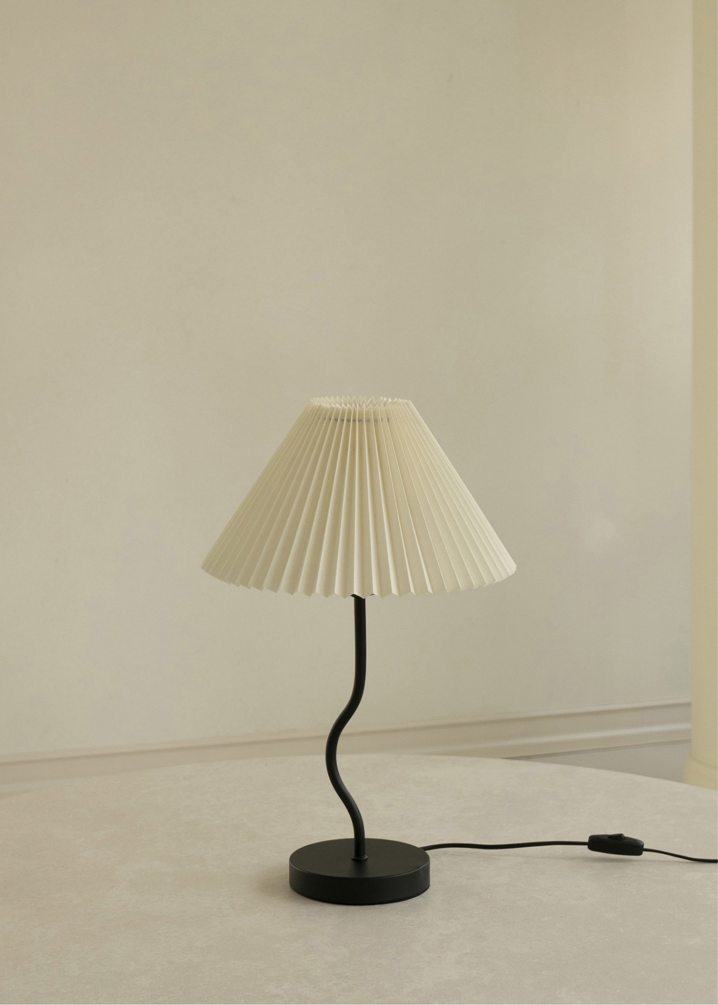 Pleated Stand Lamp Black S 리퍼브