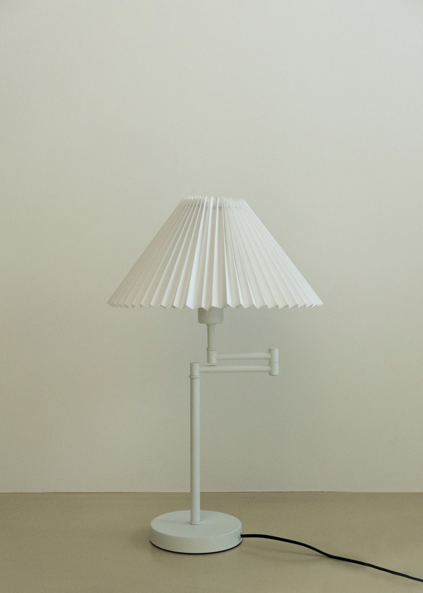 Line Stand Lamp White