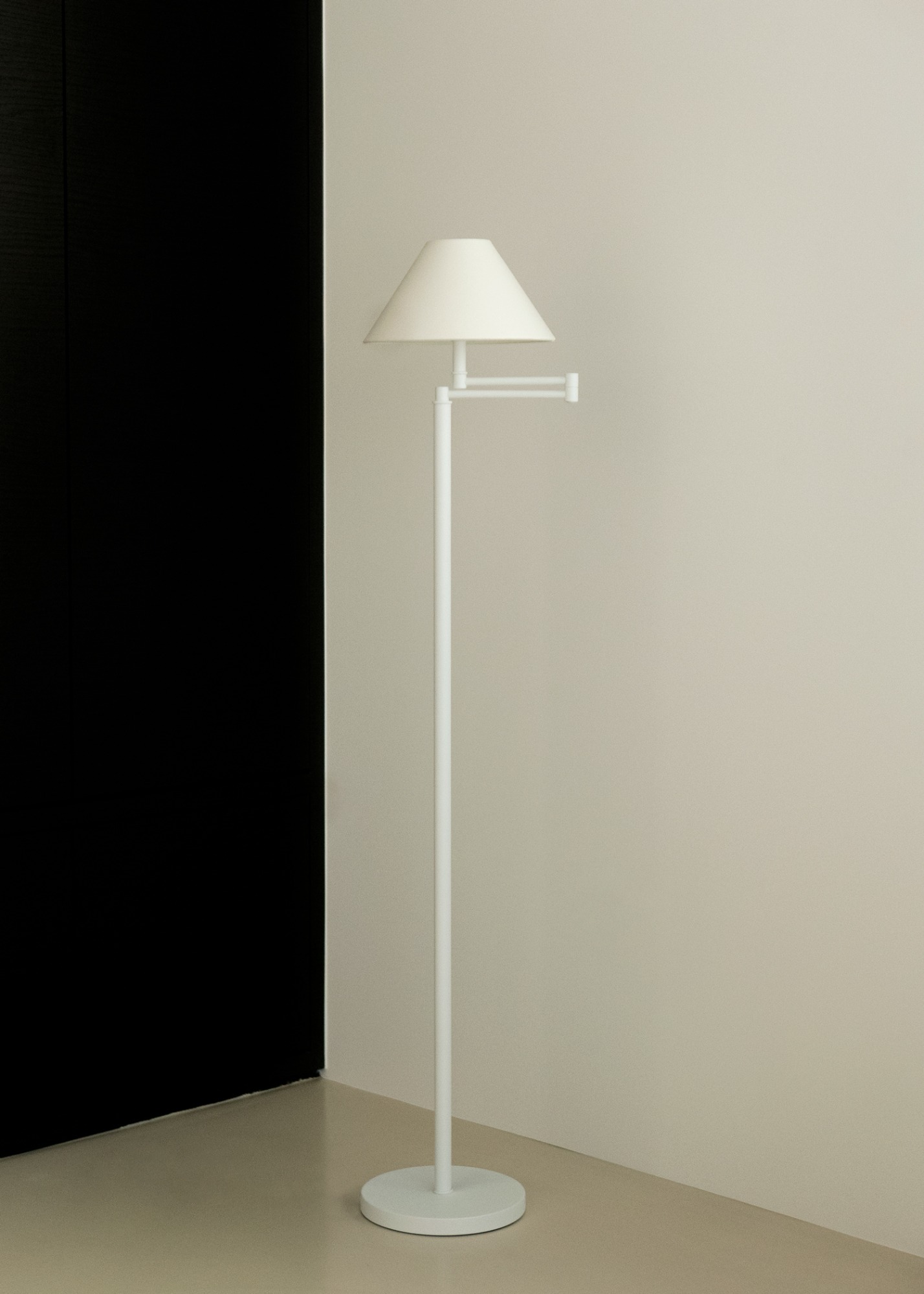 Line Floor Lamp White
