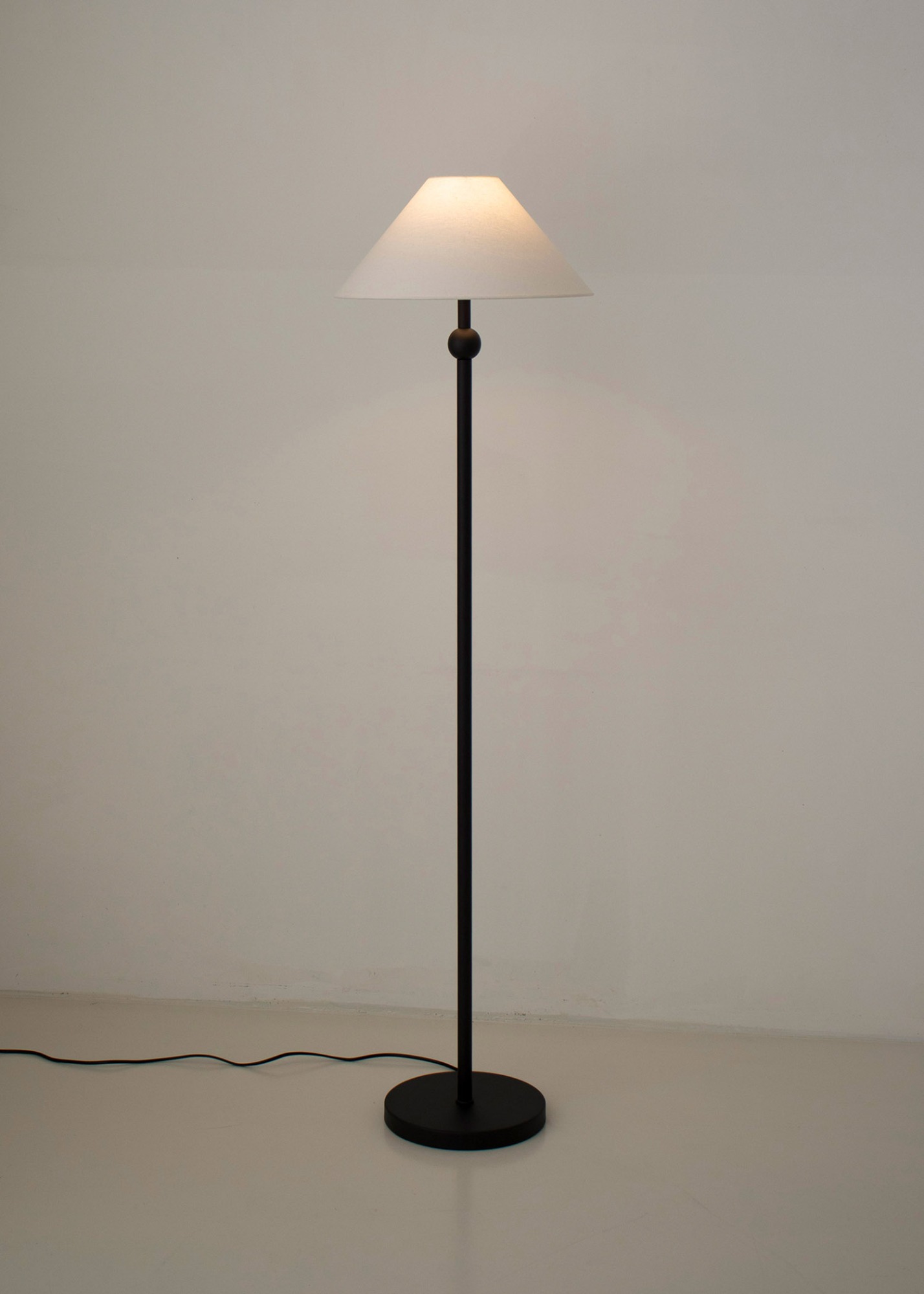 Ball Floor Lamp Black