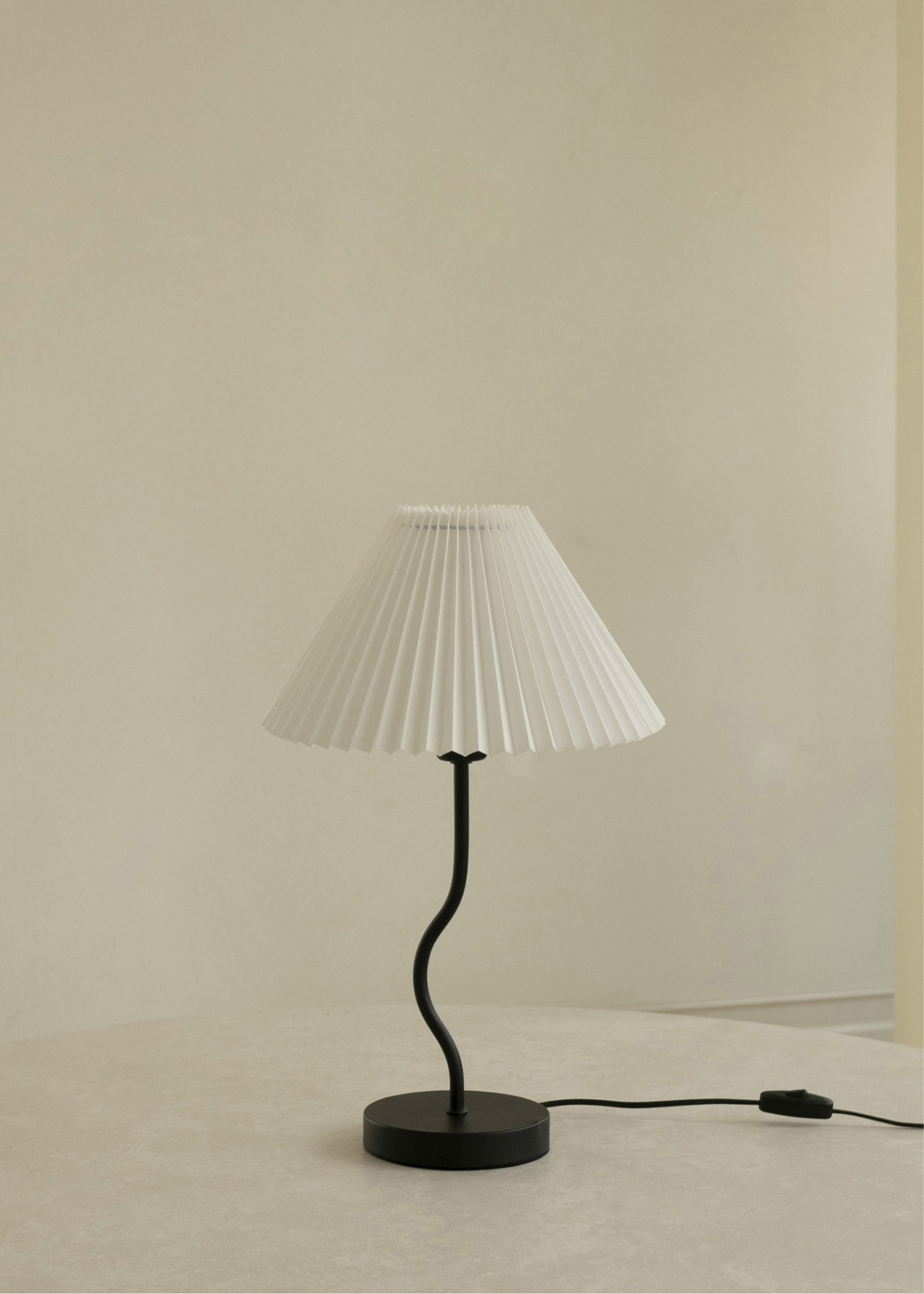Pleated Stand Lamp Black S 리퍼브