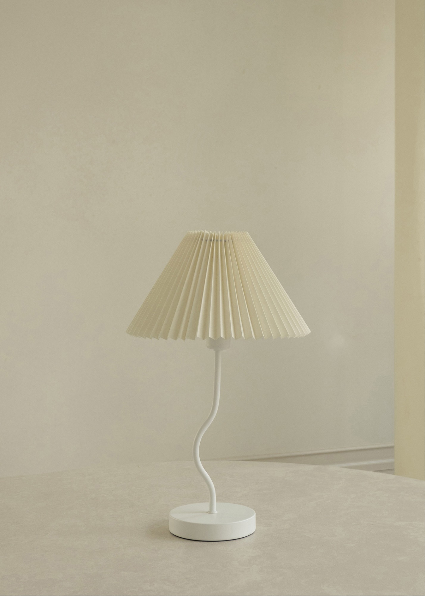 Pleated Stand Lamp White S 리퍼브