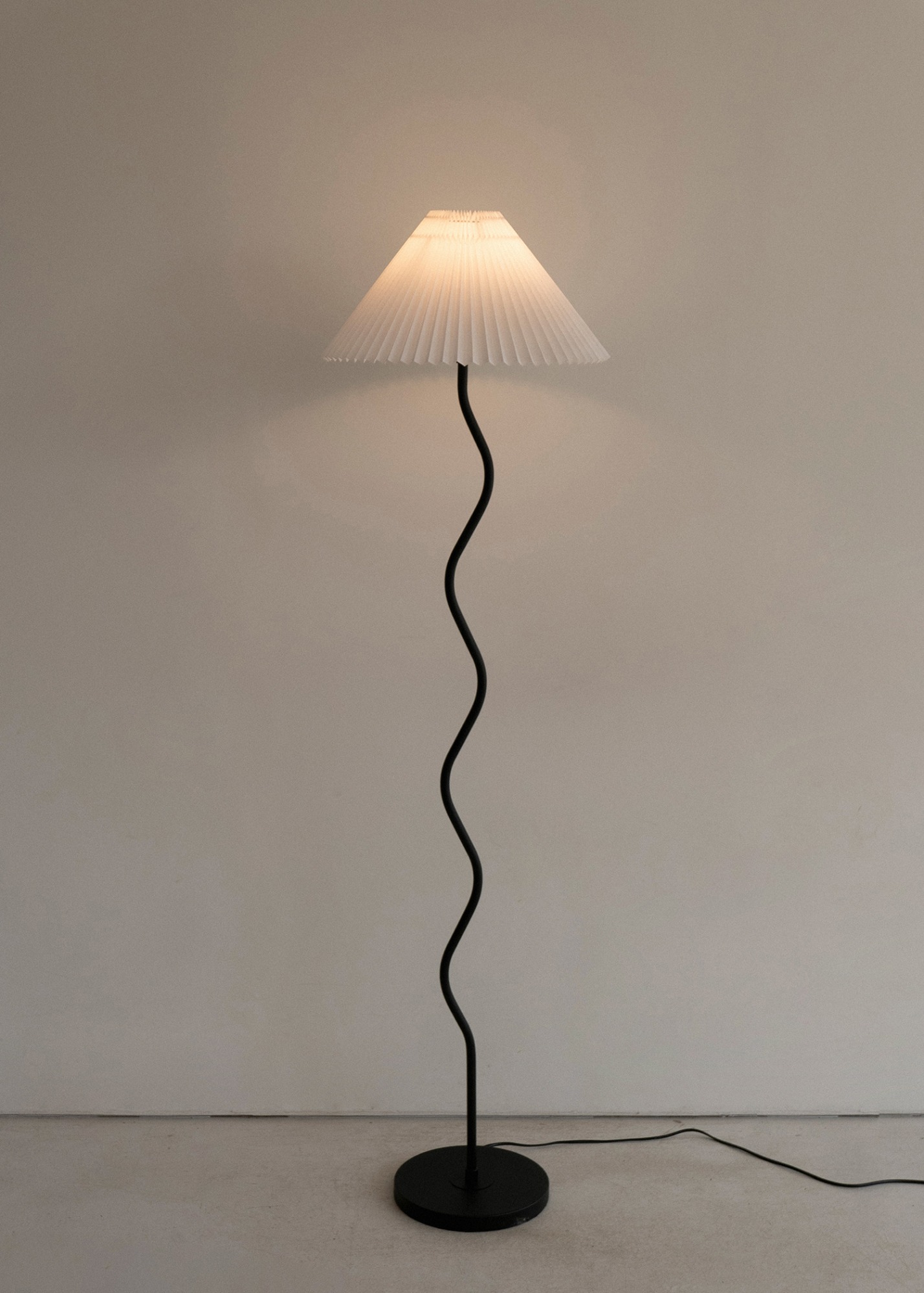 Pleated Spiral Floor Lamp Black 리오더 6/5~11