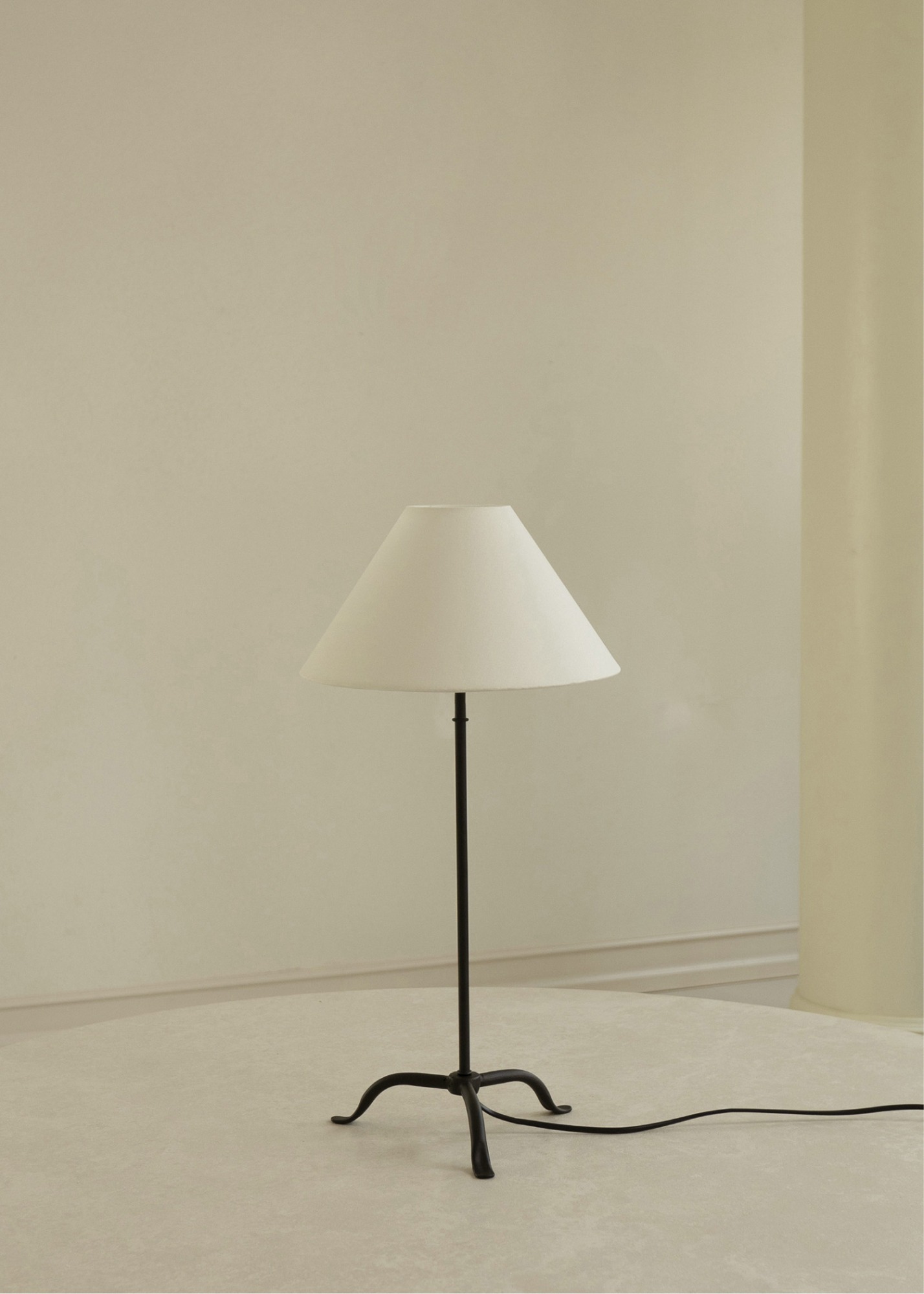 Flore Stand Lamp Black
