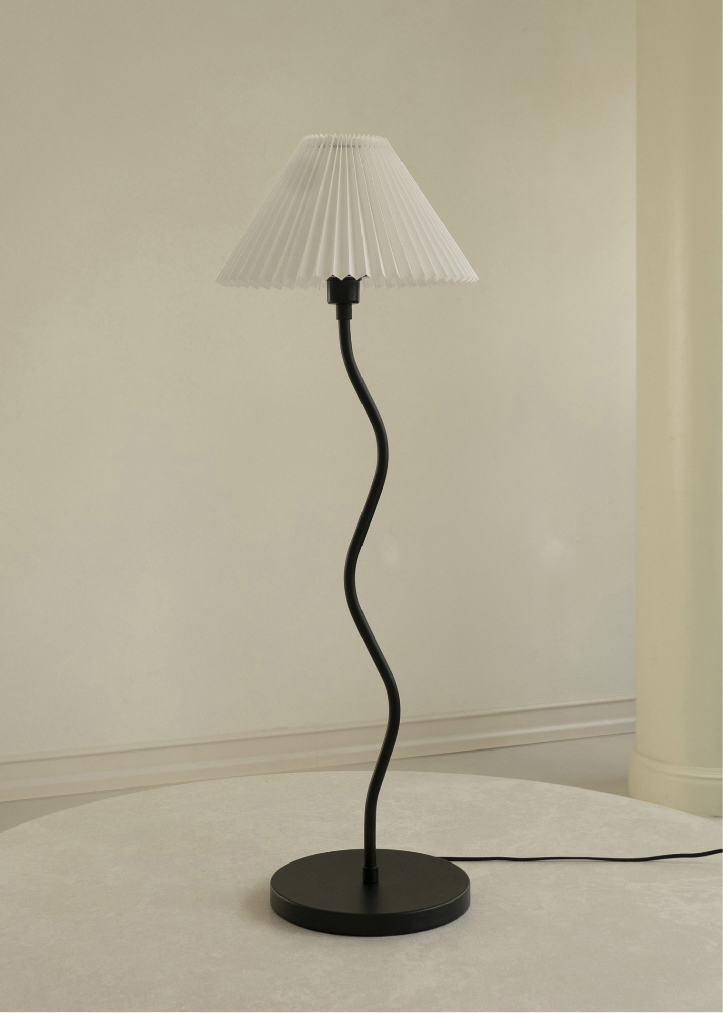Spiral Medium Stand Lamp Black