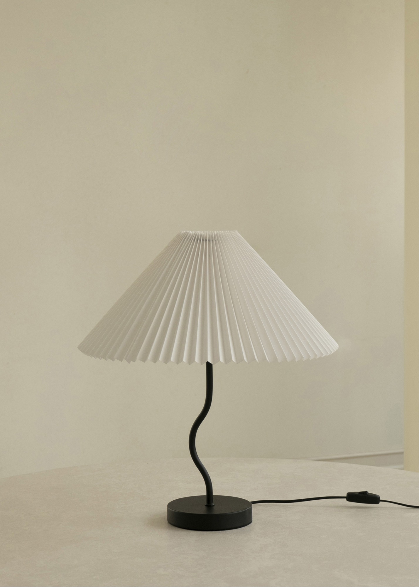Pleated Stand Lamp Black M